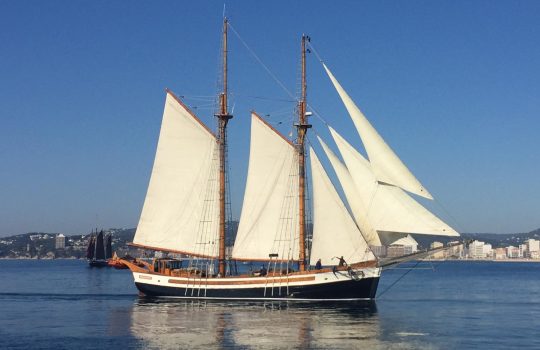 far-de-barcelona-embarcacio