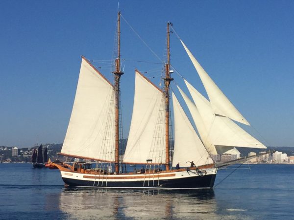 far-de-barcelona-embarcacio